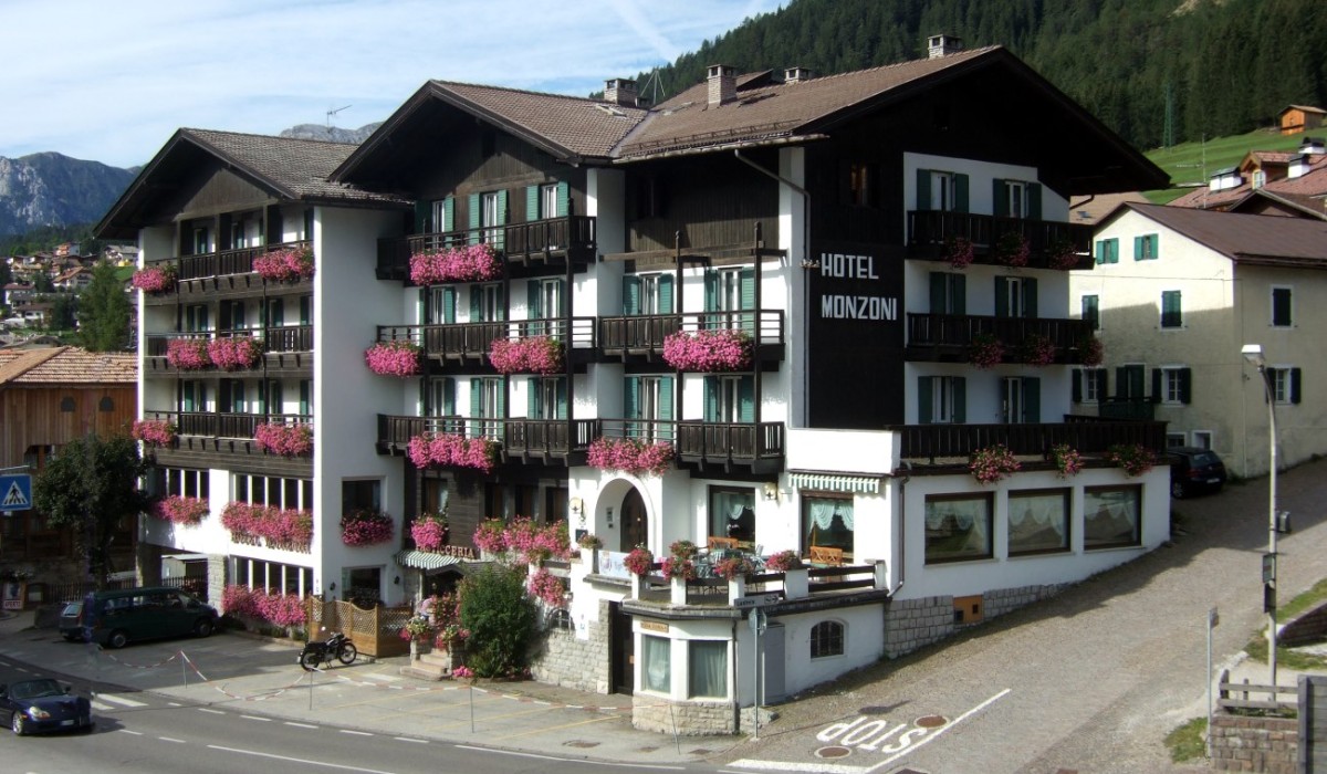 Hotel Monzoni - Peisajul acoperit de zăpadă din Pozza di Fassa