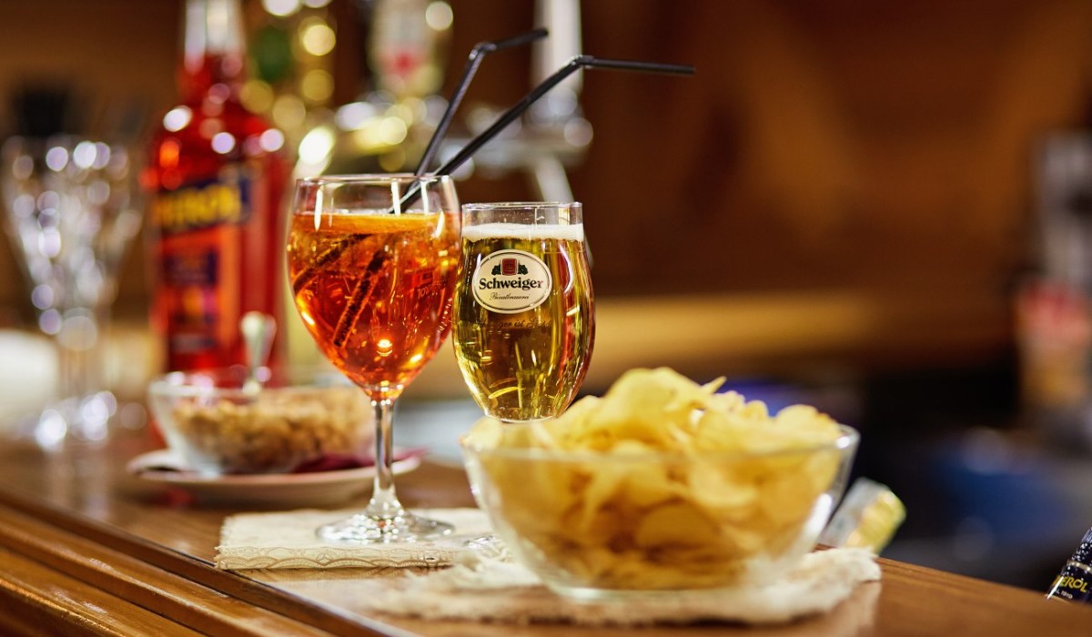 Hotel Monzoni - Aperitiv răcoritor la barul hotelului