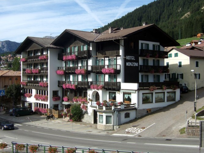 Hotel Monzoni - Fațada Hotelului