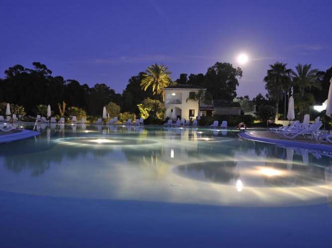 Marina Torre Navarrese Beach Resort - Marina Torre Navarrese Resort noaptea