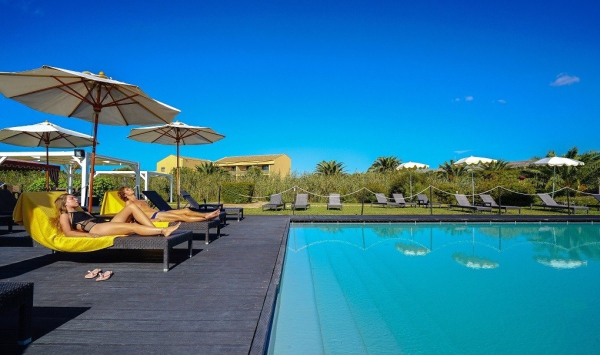 Falconara Resort - Detalii despre piscina exterioară