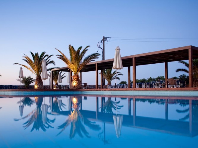 Formula Roulette Forever Summer - Pentru totdeauna vara Resort piscină detalii