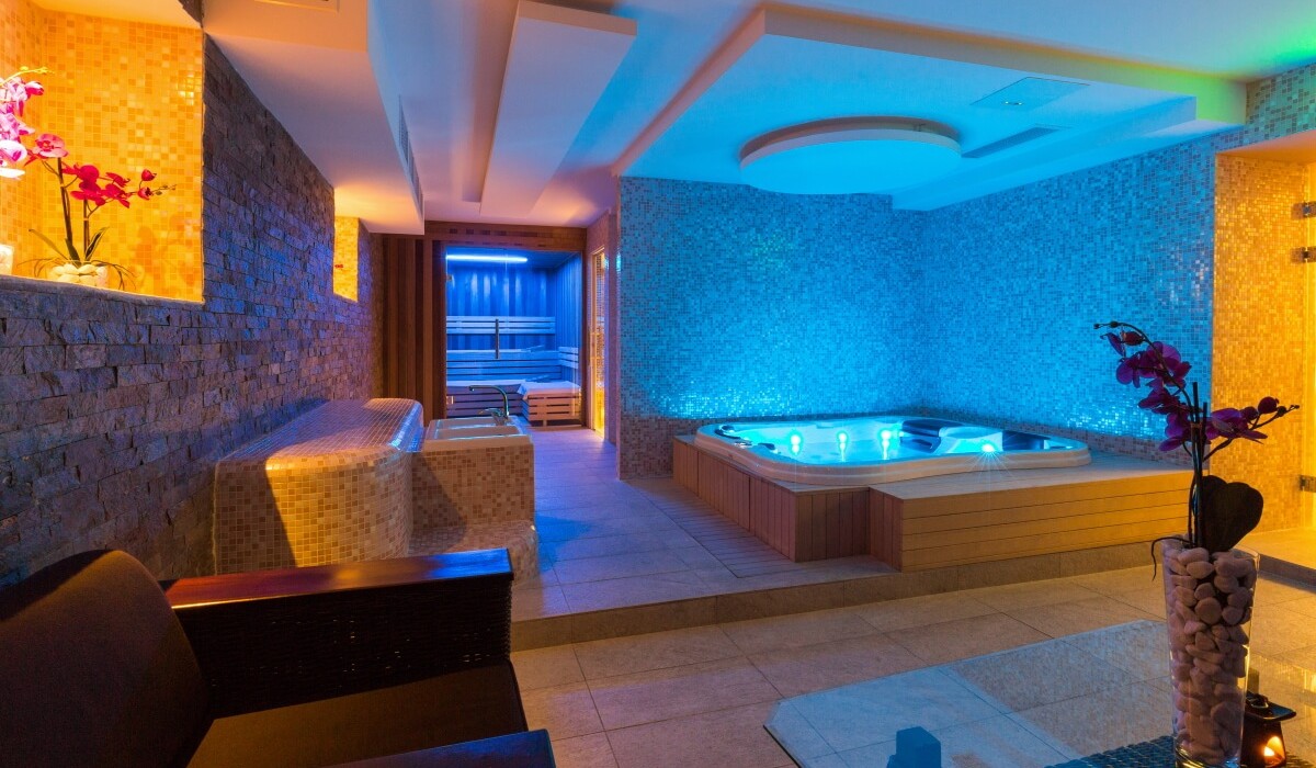 Formula Roulette Forever Summer - Forever Summer Resort detaliază piscina interioară