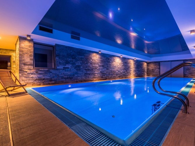 Formula Roulette Forever Summer - Pentru totdeauna vara Resort piscină interioară
