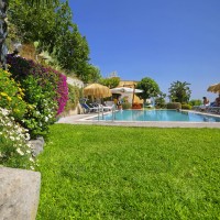 Hotel La Luna lângă piscină