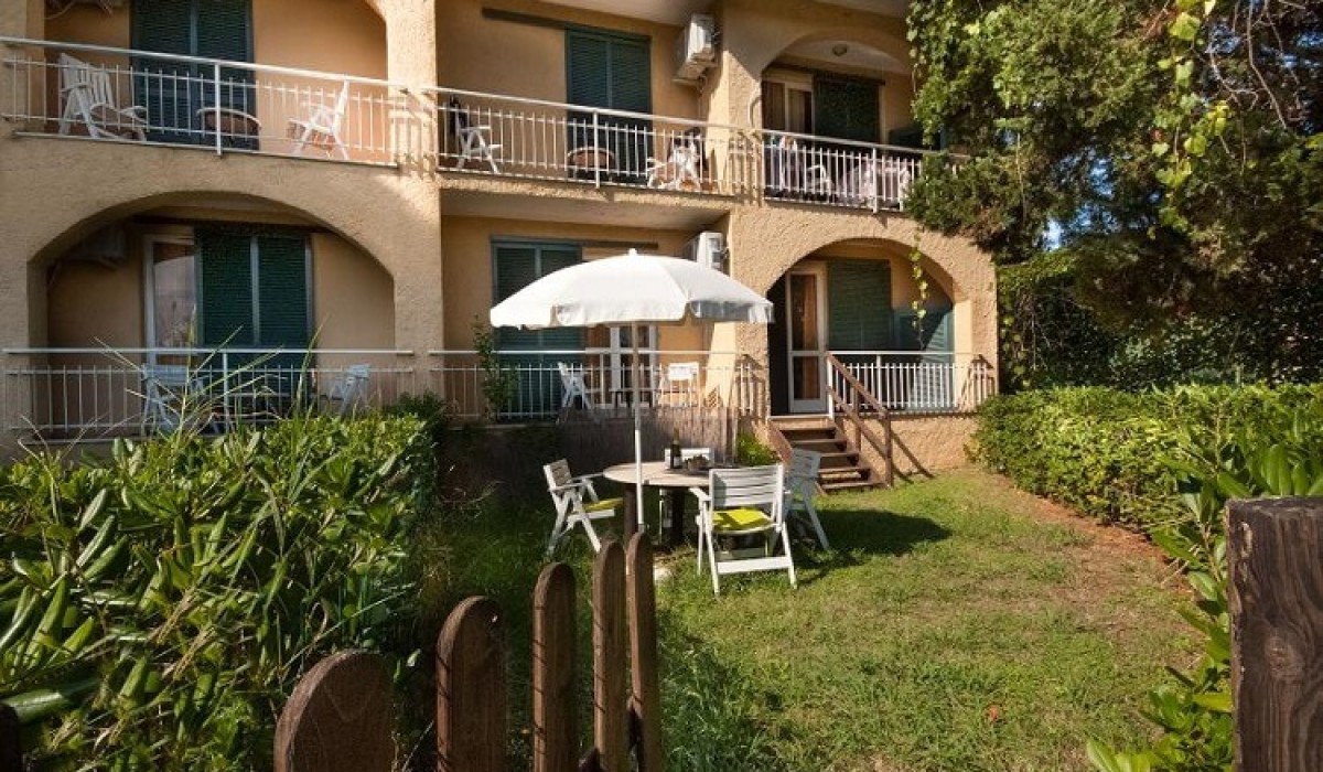 Residence Golfo della Lacona