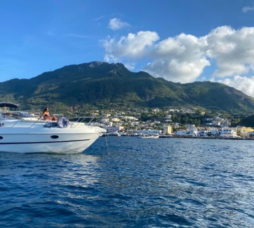 Tur insulei cu barca in Ischia