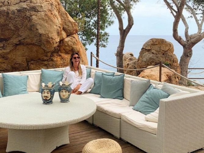 Mangia's Pollina Resort - terasă cu canapele