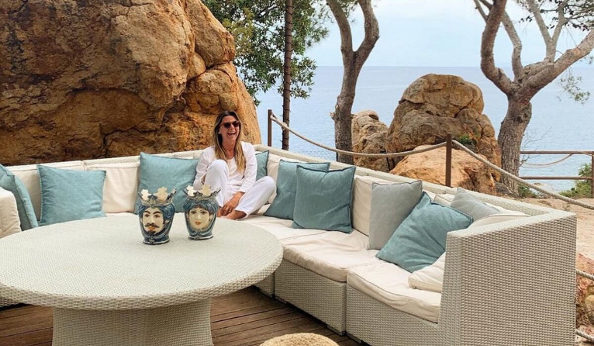 Mangia's Pollina Resort - terasă cu canapele