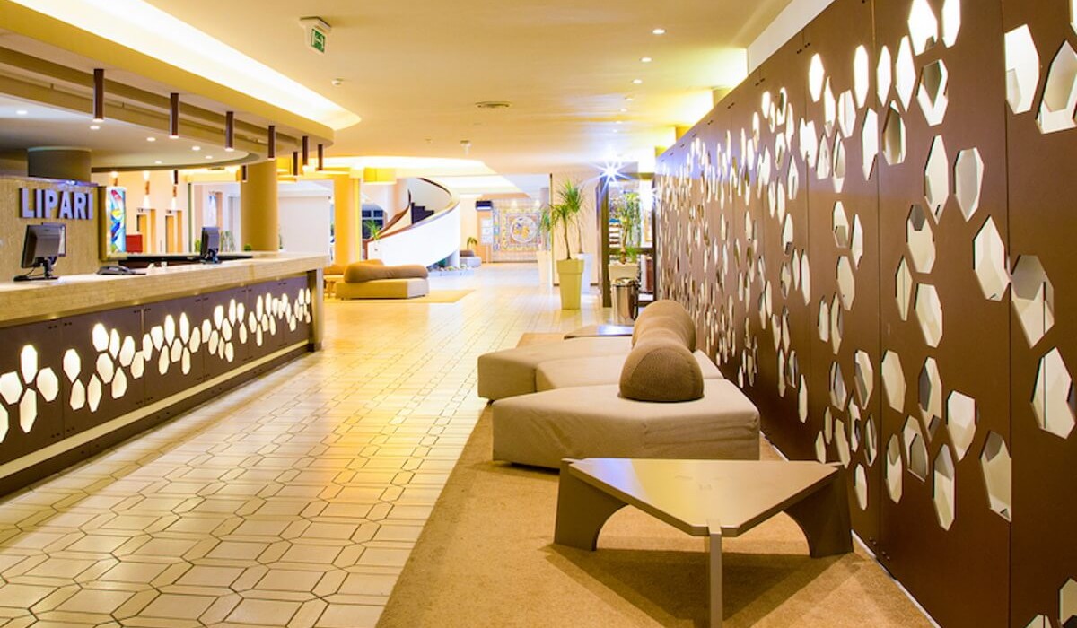 MClub Lipari - Recepție deschisă 24/7