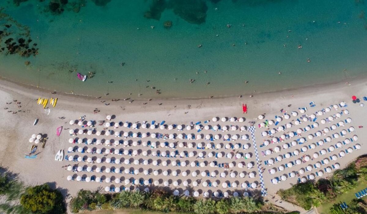 MClub Lipari - Plajă privată dotată cu umbrele și șezlonguri