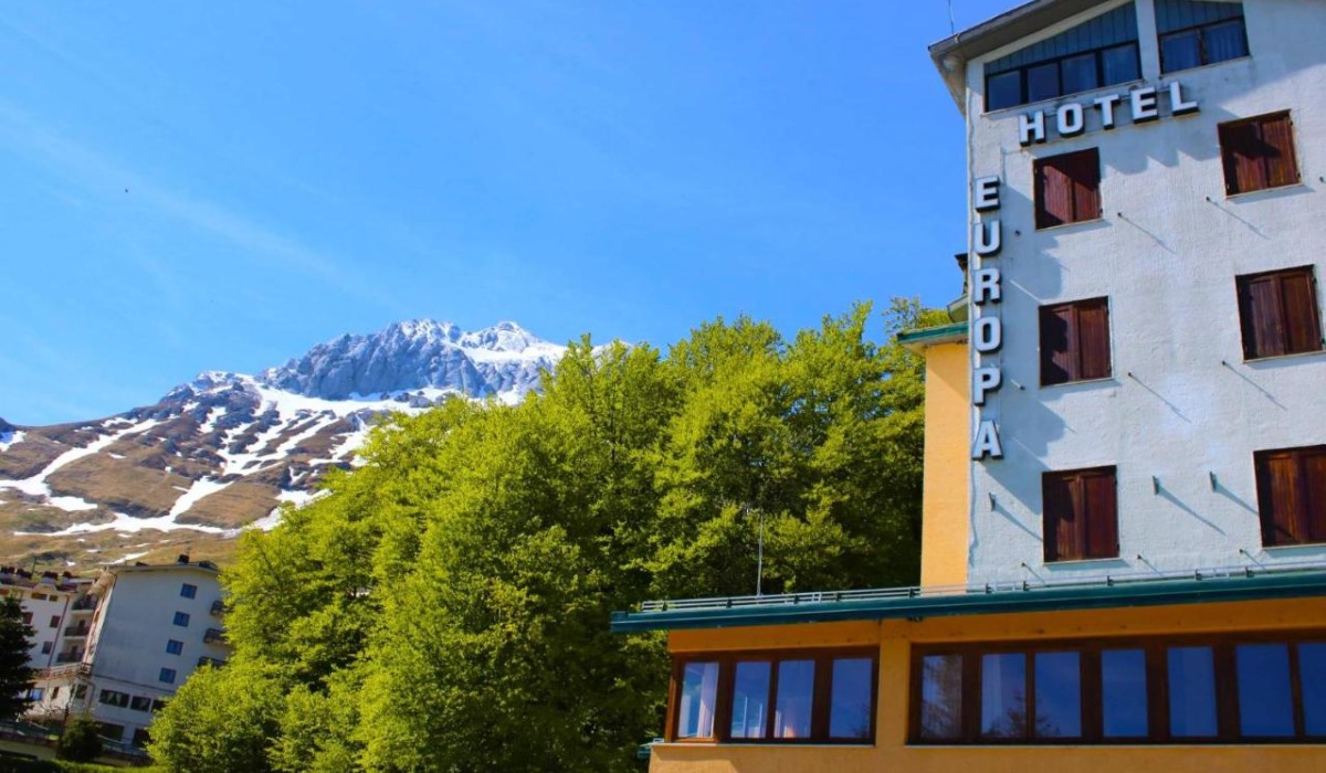Apulia Hotel Europa Gran Sasso - Vedere exterioară și semne de structură