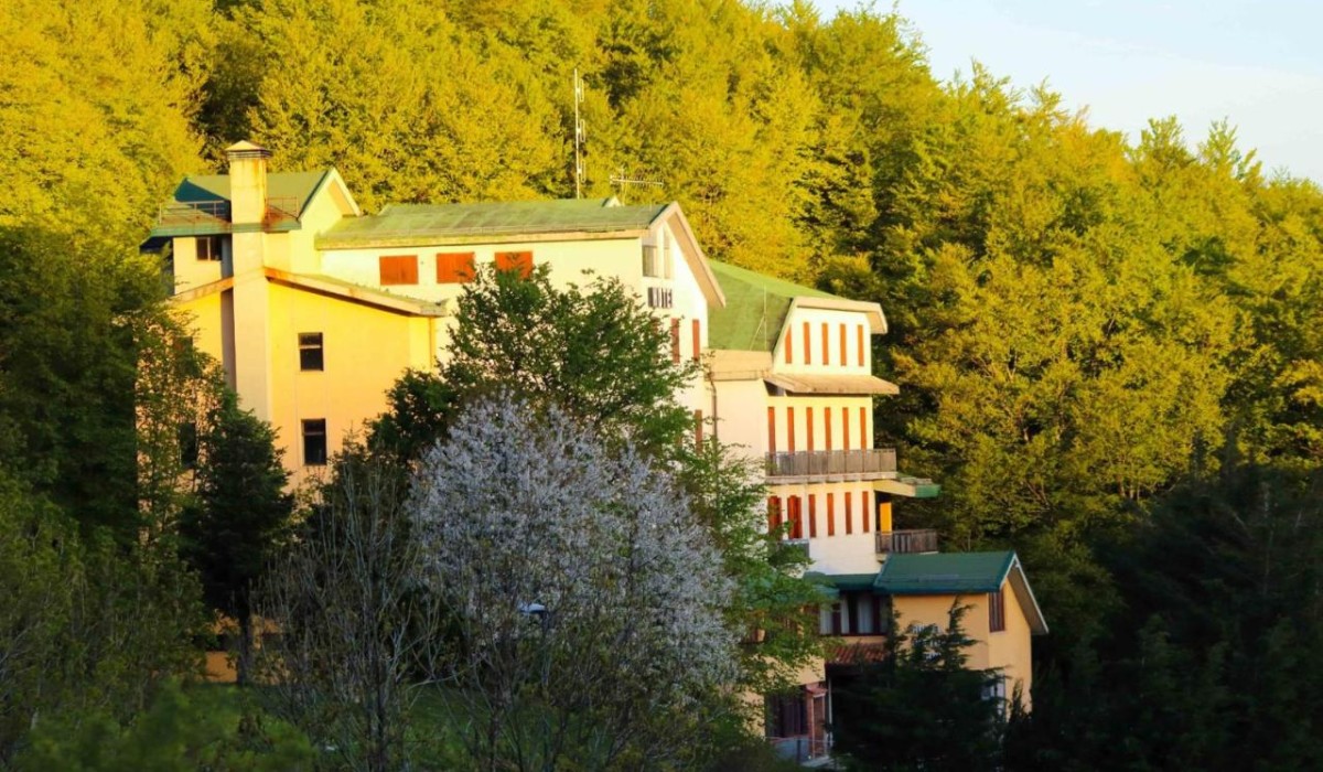 Apulia Hotel Europa Gran Sasso - Vedere detaliată a structurii vara