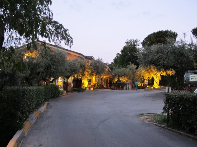 Apulia Hotel Silvi Marina - Satul Silvi Marina drum de acces