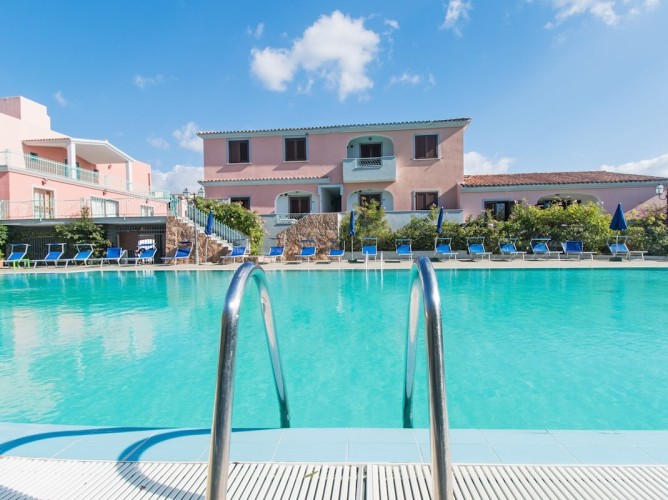 Residence Club Gli Ontani - Club Residence & Hotel Gli Ontani Vedere piscina în aer liber