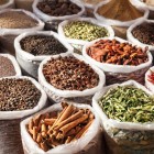 Marele Bazar din Istanbul, vânzare de legume uscate și alte varietăți de legume deshidratate
