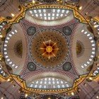 Frumoasa cupolă centrală este un exemplu clar și distinctiv al arhitecturii clasice otomane și al perfecțiunii sale tehnologice