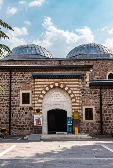 Muzeul Civilizațiilor Anatoliene (în turcă, Anadolu Medeniyetleri Müzesi) se află pe partea de sud a Castelului Ankara, în zona Atpazarı din Ankara, Turcia. Muzeul este găzduit în vechiul depozit al Bazarului Otoman Mahmut Paşa și al Hanului Kurşunlu