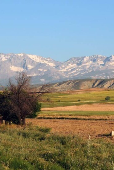 Văi și lanțuri muntoase în Konya, în Cappadocia