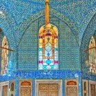 Bolțile colorate ale Palatului Topkapi prezintă detalii artistice otomane, cu motive florale vibrante și geometrie care îmbogățesc fiecare încăpere.