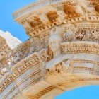 Templul lui Hadrian, detalii ale arcului la Efes, Turcia