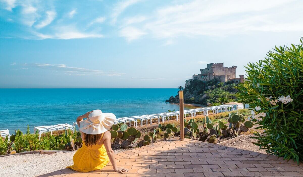 Falconara Resort - Structură înconjurată de mare, floră și faună, perfectă pentru iubitorii de relaxare