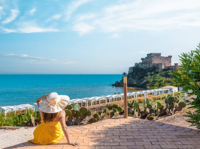 Falconara Resort - Structură înconjurată de mare, floră și faună, perfectă pentru iubitorii de relaxare