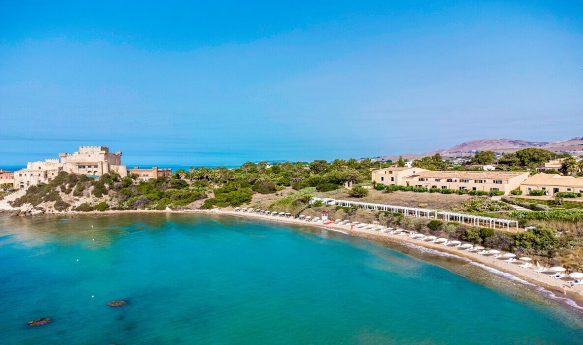 Falconara Resort - Locație privilegiată a structurii, la doar câțiva pași de plajă