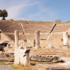 Asclepionul din Pergam de pe coasta Egeeană din Turcia era un centru antic de tratamente (primul spital din lume), unde se efectuau băi de nămol, administrarea de ape sacre purificatoare, utilizarea de plante medicinale și băi de soare