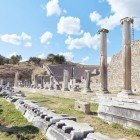 Un centru terapeutic antic, Asclepionul a fost fondat de Archias, un cetățean din Pergam, care primise tratamente medicale la Asclepionul din Epidauros, în Grecia