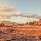 Peisaj asemănător cu Marte în deșertul Wadi Rum, Iordania