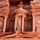 Detalii ale fațadei orașului Petra, capitala vechiului popor nabateean din Iordania