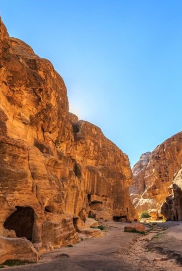 Clădirile săpate ale Micului Petra în Siq al-Barid, Wadi Musa, Iordania