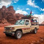 Safari în Jeep 4x4 în deșertul Wadi Rum din Iordania