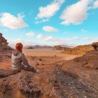 Formațiuni stâncoase în deșertul Wadi Rum