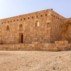 Exteriorul castelului Qasr Hallabat situat în deșertul din apropierea orașului Amman, Iordania