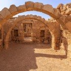 Interiorul castelului Qasr Hallabat situat în deșertul din apropierea orașului Amman, Iordania