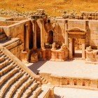 Detalii ale Teatrului Roman din situl arheologic Jerash din Iordania