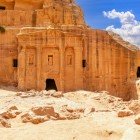 Antica mormânt a unui soldat roman săpat în nisip de Petra, Iordania