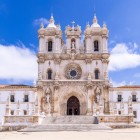 Vedere a intrării Mănăstirii din Alcobaça sau Real Abadia de Santa Maria, fondată în 1153 de cistercieni și a cărei construcție a început în 1178.
