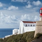 Farul de la Cabo da Roca, construit în 1758, este unul dintre cele mai vechi din Portugalia și este farul cel mai vestic de pe continentul european