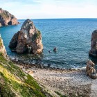 O vedere minunată a oceanului și a coastei de la Cabo da Roca, un loc iconic și punctul cel mai vestic al continentului european