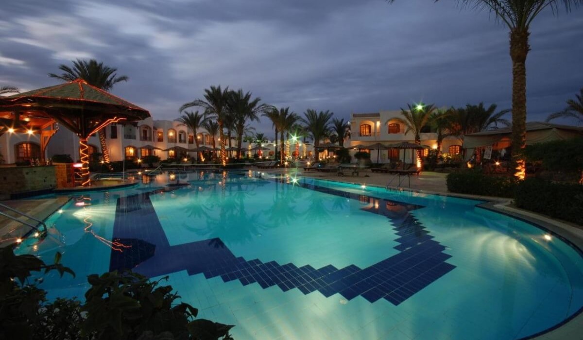 Coral Hills Resort - Coral Hills Resort Sharm El-Sheikh, vedere a piscinei exterioare la amurg