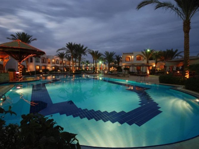Coral Hills Resort - Coral Hills Resort Sharm El-Sheikh, vedere a piscinei exterioare la amurg