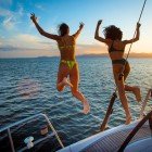 A urca la bordul Caicului Beydaze înseamnă să lași în urmă agitația cotidiană și să te cufunzi într-o călătorie plină de relaxare, natură și autenticitate turcească