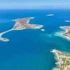 Orak este una dintre cele mai mari insule din Golful Gökova. Se află chiar vizavi de golful Kargacık, la aproximativ 16 kilometri de Bodrum, și este ușor accesibilă cu bărcile care pleacă din zona vechii Halicarnas