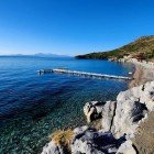 Golful Mazi, în Turcia, este o oază fermecătoare ascunsă, cu ape turcoaz și plaje de nisip. Înconjurat de natură neatinsă, oferă o atmosferă serenă, perfectă pentru relaxare și liniște.