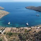 Gulete ancorate în Golful Molla Ibrahim, Peninsula Bodrum, Muğla, Marea Egee, Turcia.
