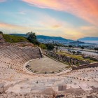 Teatrul din vechiul Halicarnas, situat în Bodrum, Turcia, este unul dintre cele mai emblematice monumente ale orașului și o prețioasă mărturie a civilizației elenistice.
