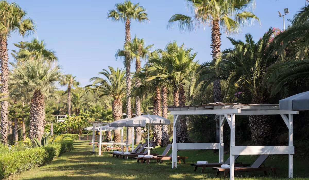 Mangia's Torre del Barone Resort - Grădină cu solar